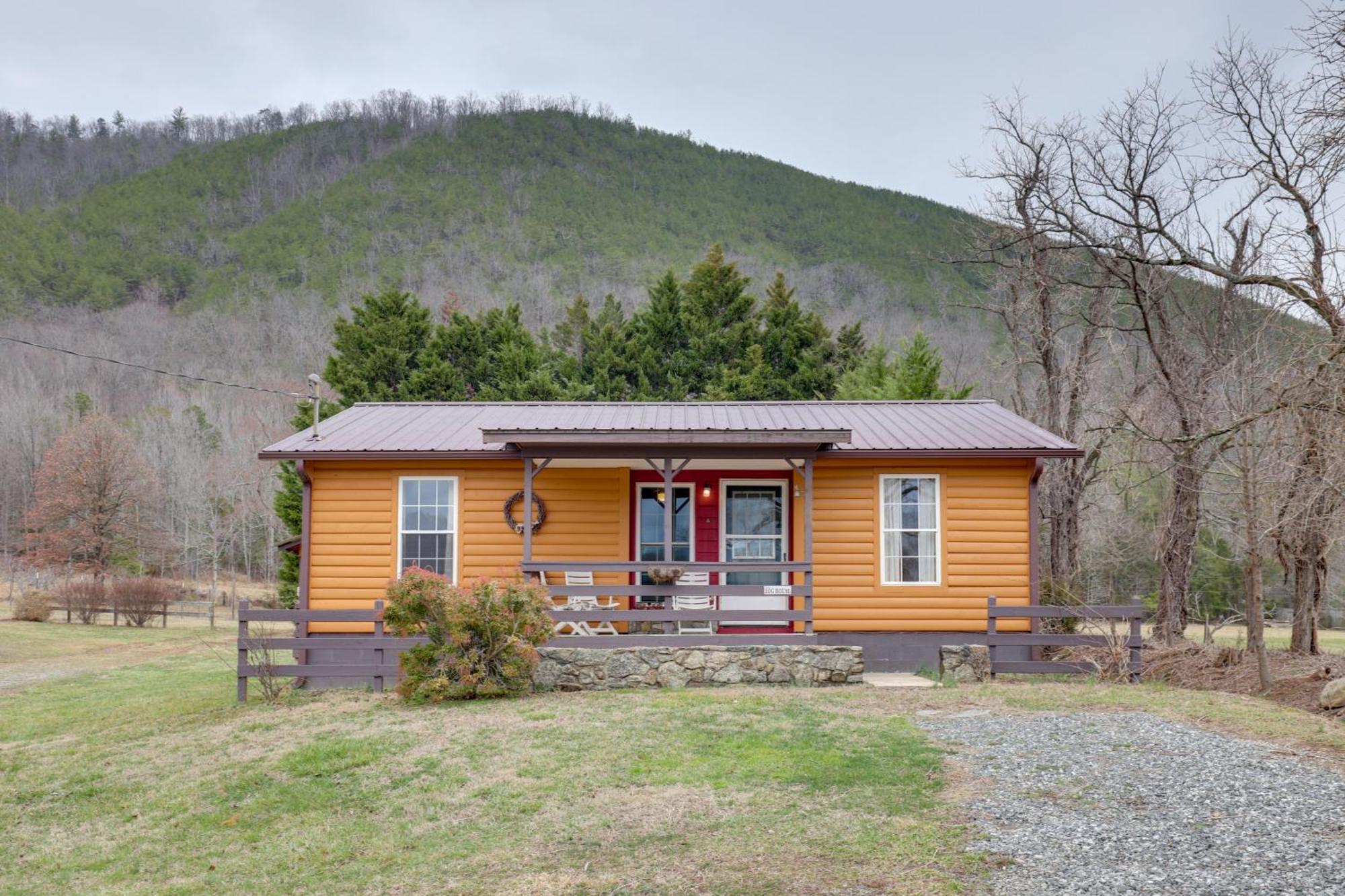 Riverfront Hot Springs Cabin With Private Hot Tub! Bagian luar foto