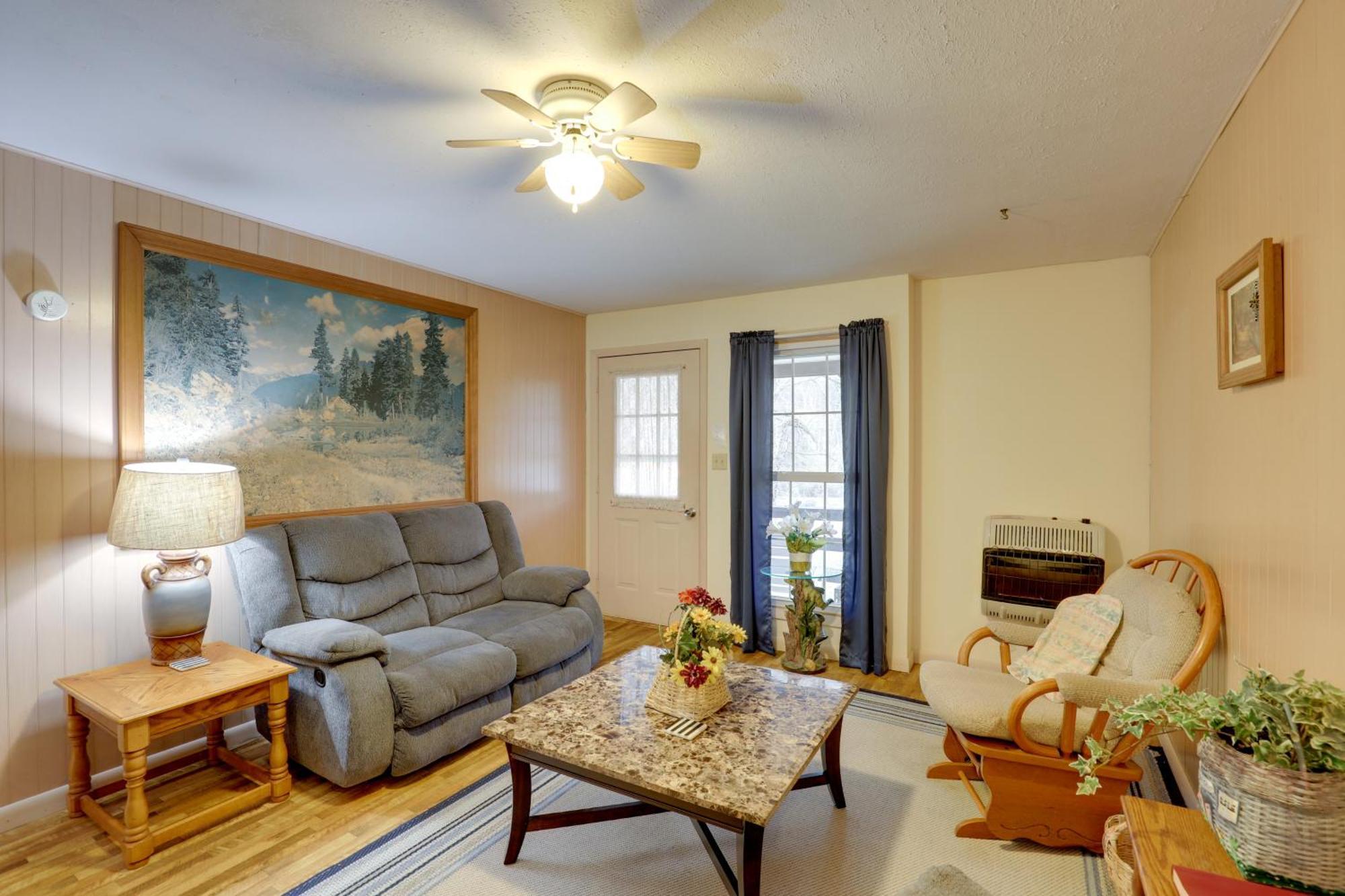 Riverfront Hot Springs Cabin With Private Hot Tub! Bagian luar foto
