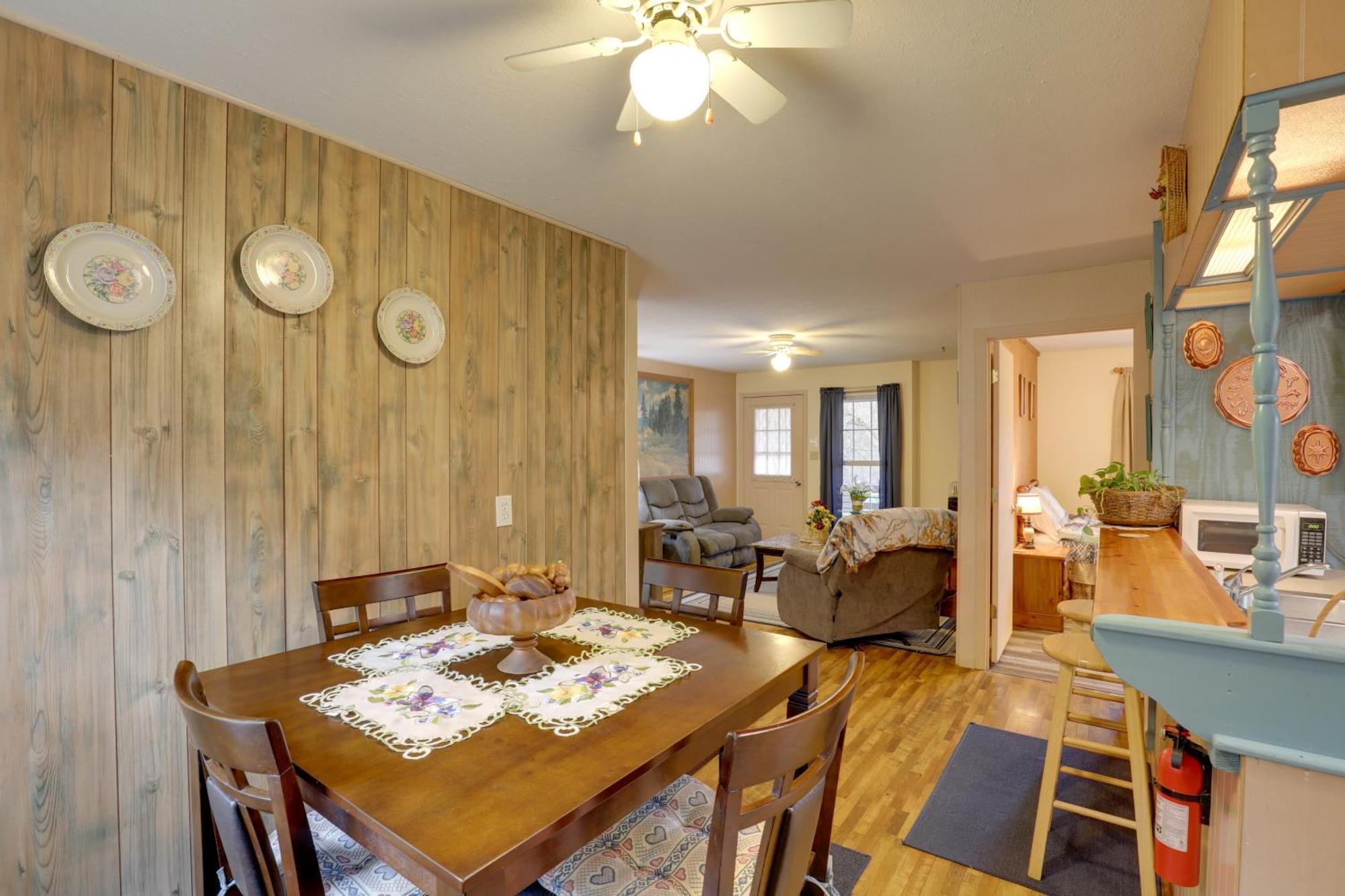 Riverfront Hot Springs Cabin With Private Hot Tub! Bagian luar foto