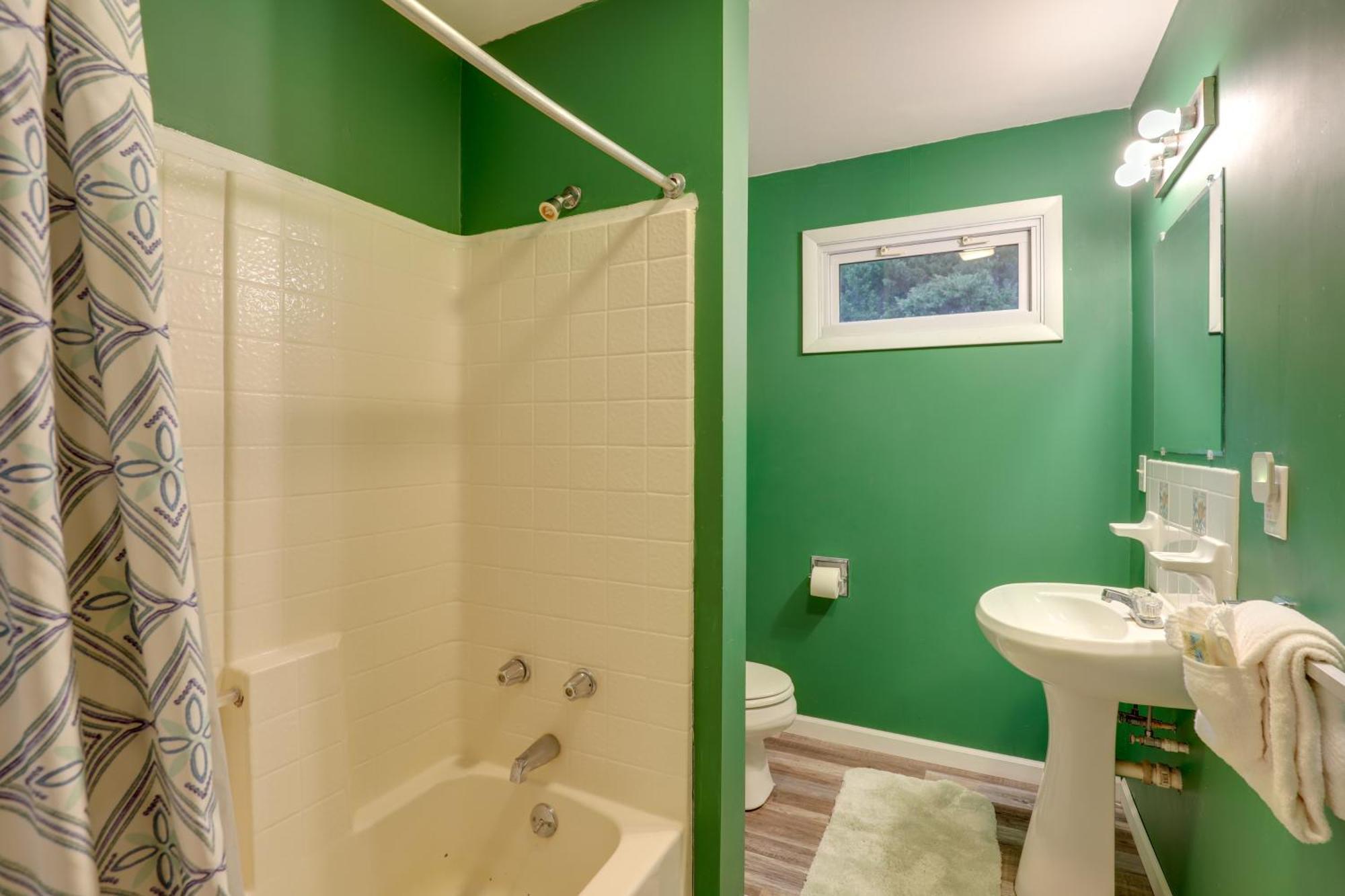 Riverfront Hot Springs Cabin With Private Hot Tub! Bagian luar foto