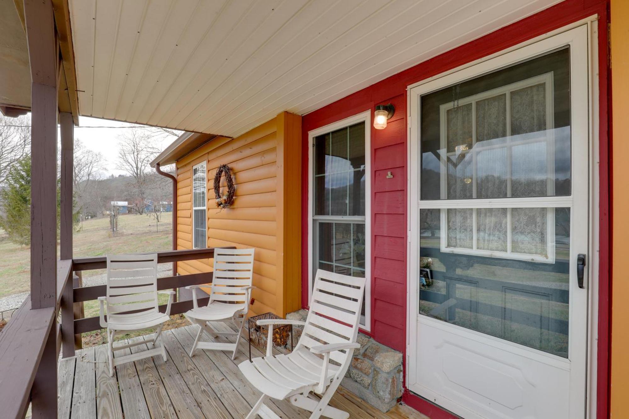 Riverfront Hot Springs Cabin With Private Hot Tub! Bagian luar foto