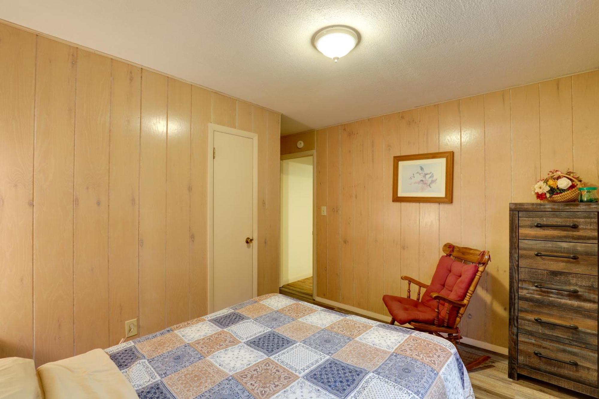Riverfront Hot Springs Cabin With Private Hot Tub! Bagian luar foto