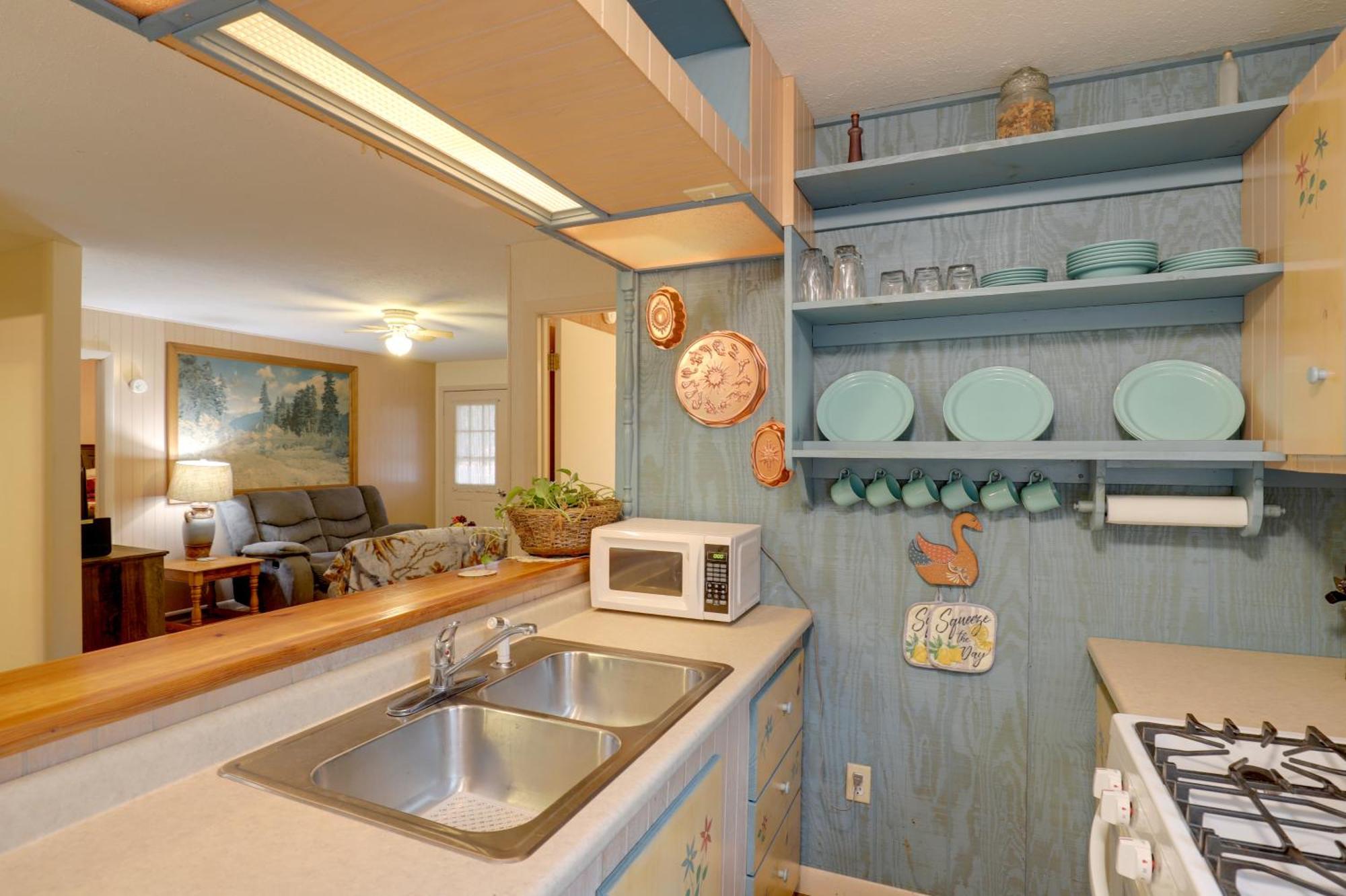 Riverfront Hot Springs Cabin With Private Hot Tub! Bagian luar foto